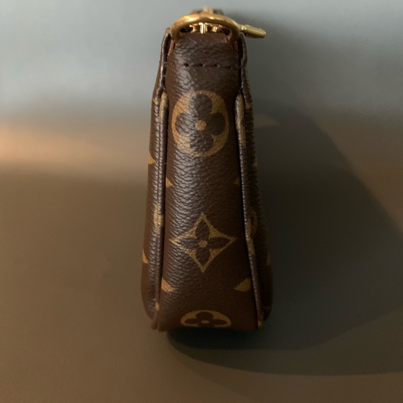 SOLD Louis Vuitton Pochette Accessories Monogram Canvas - Picture 14 of 15